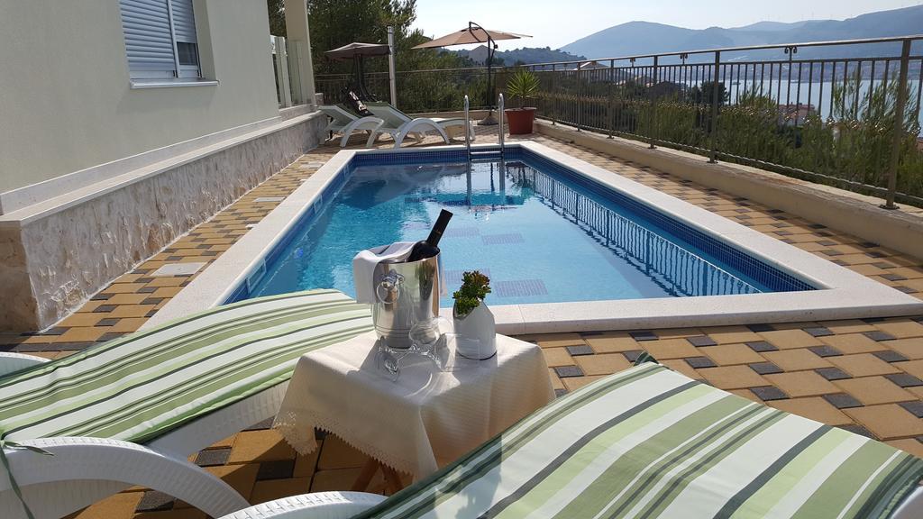 Villa Luxury Star Lights - Heated Pool, Hot Tub, Gym, Billiard