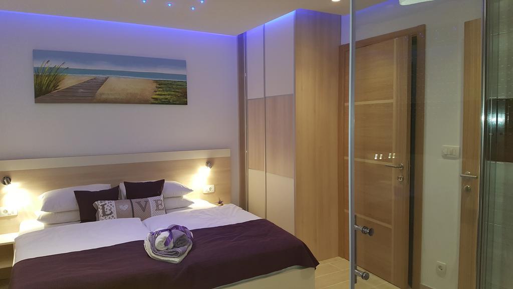 Villa Luxury Star Lights - Heated Pool, Hot Tub, Gym, Billiard *
