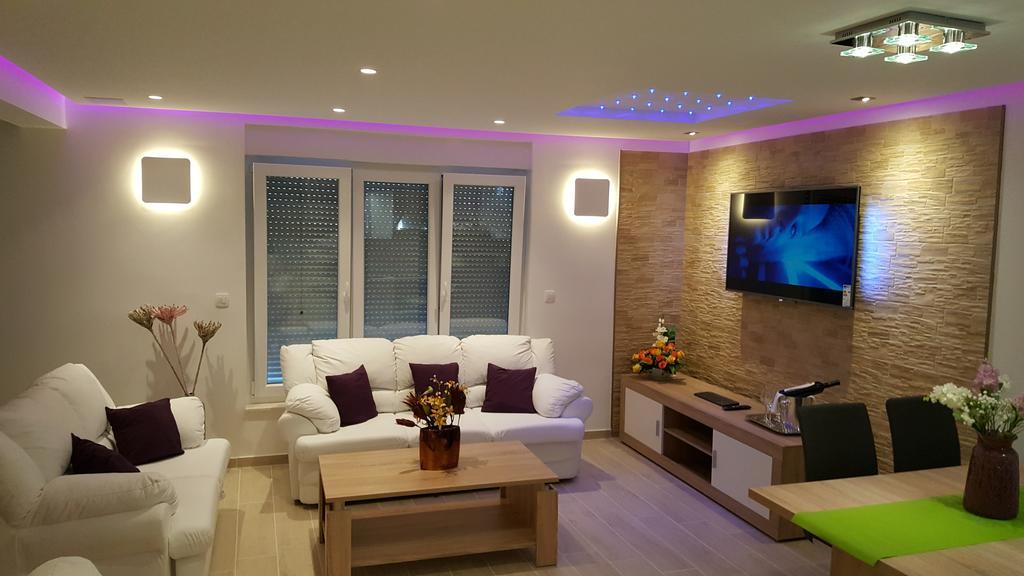 Luxury Star Lights - Heated Pool, Hot Tub, Gym, Billiard Villa