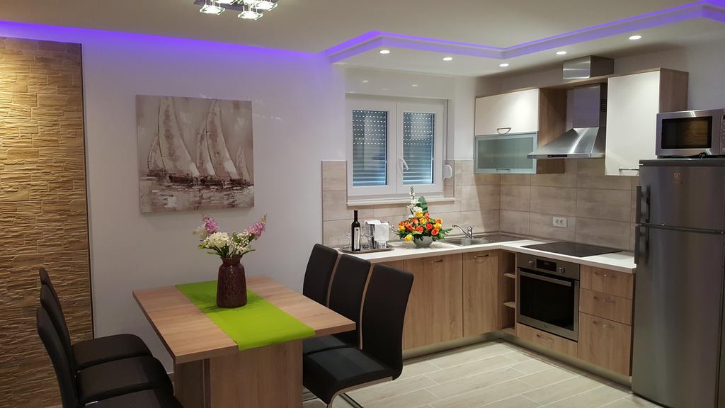 Luxury Star Lights - Heated Pool, Hot Tub, Gym, Billiard Villa *