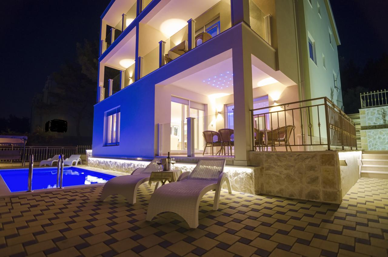 Villa Luxury Star Lights - Heated Pool, Hot Tub, Gym, Billiard *