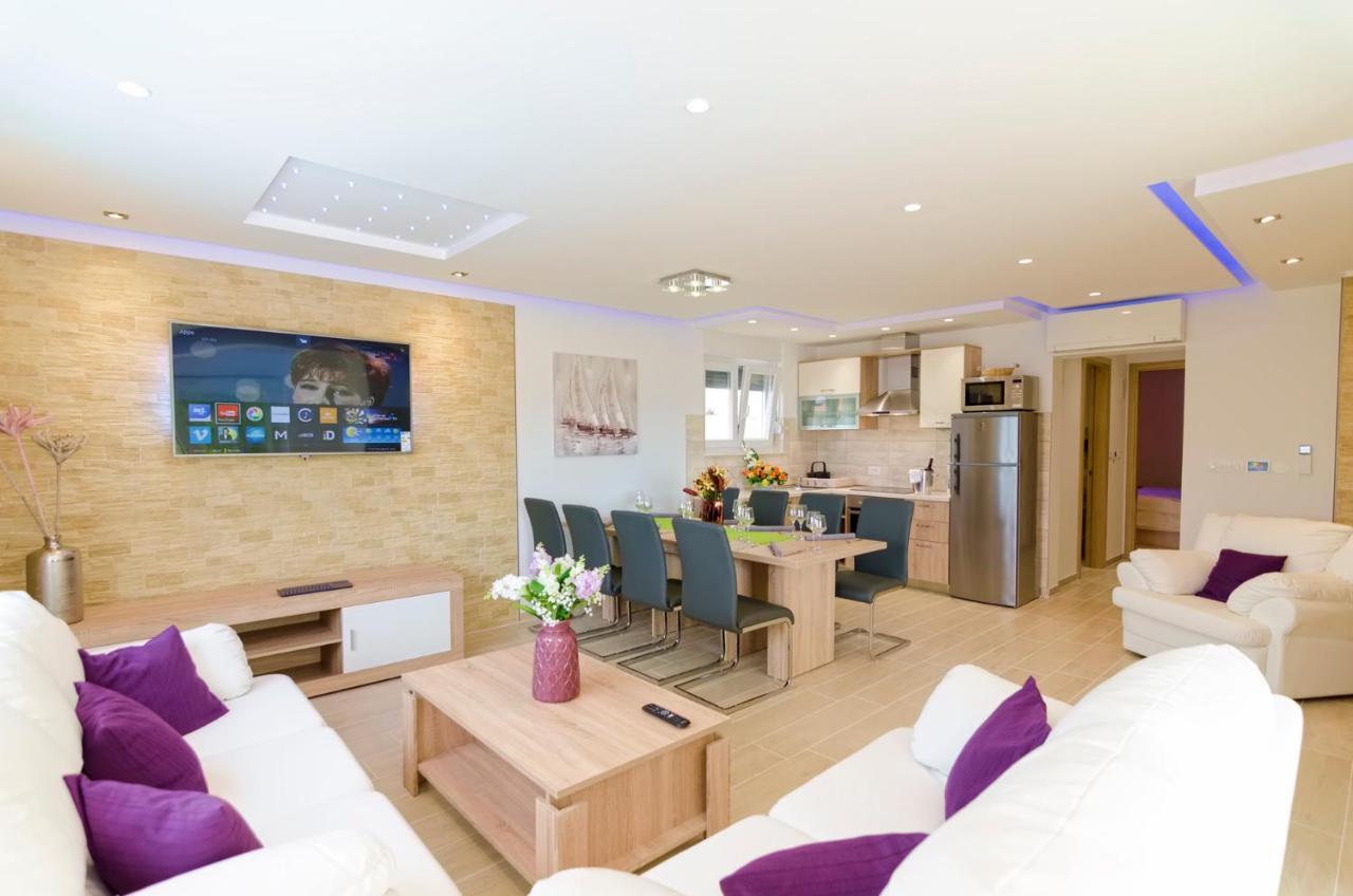 Villa Luxury Star Lights - Heated Pool, Hot Tub, Gym, Billiard *