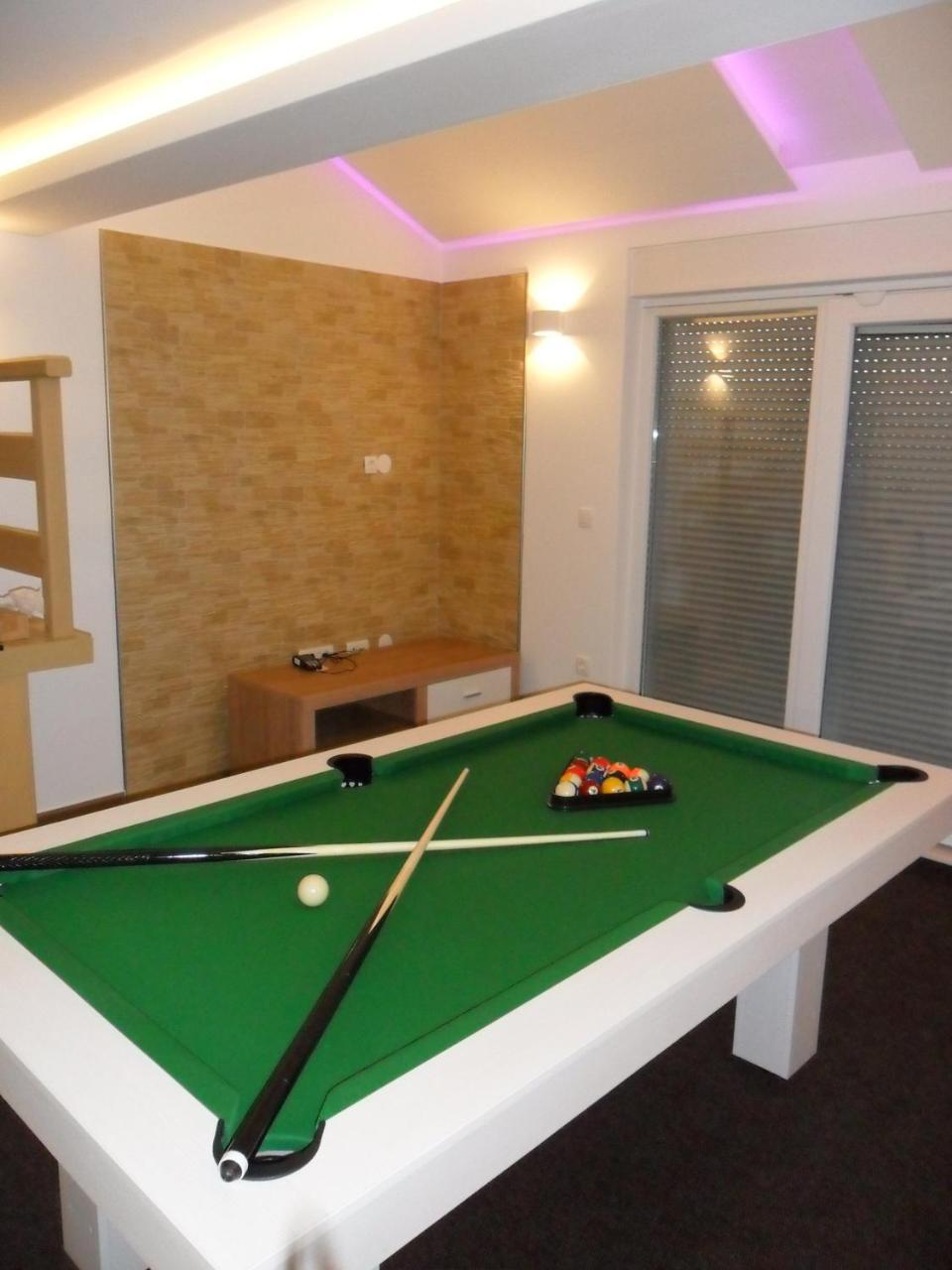Villa Luxury Star Lights - Heated Pool, Hot Tub, Gym, Billiard *