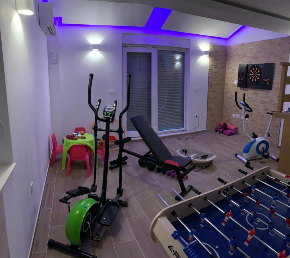 Luxury Star Lights - Heated Pool, Hot Tub, Gym, Billiard Villa